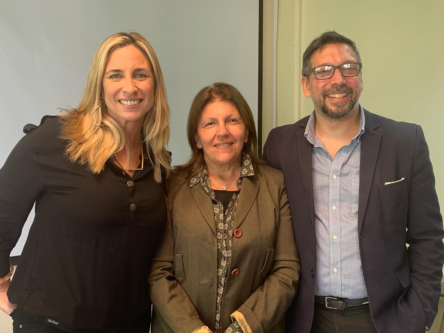 Ciclo de Conferencias: Comunicando con valor. «Escuchar al otro aunque pensemos diferente»